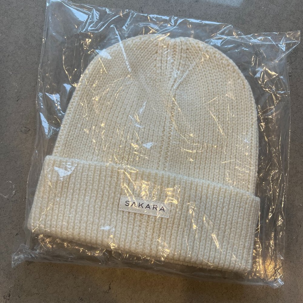 New in Bag: Sakara Nutrition Winter Hat in Cream